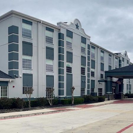 Super 8 By Wyndham San Antonio/Alamodome Area Hotel Екстериор снимка