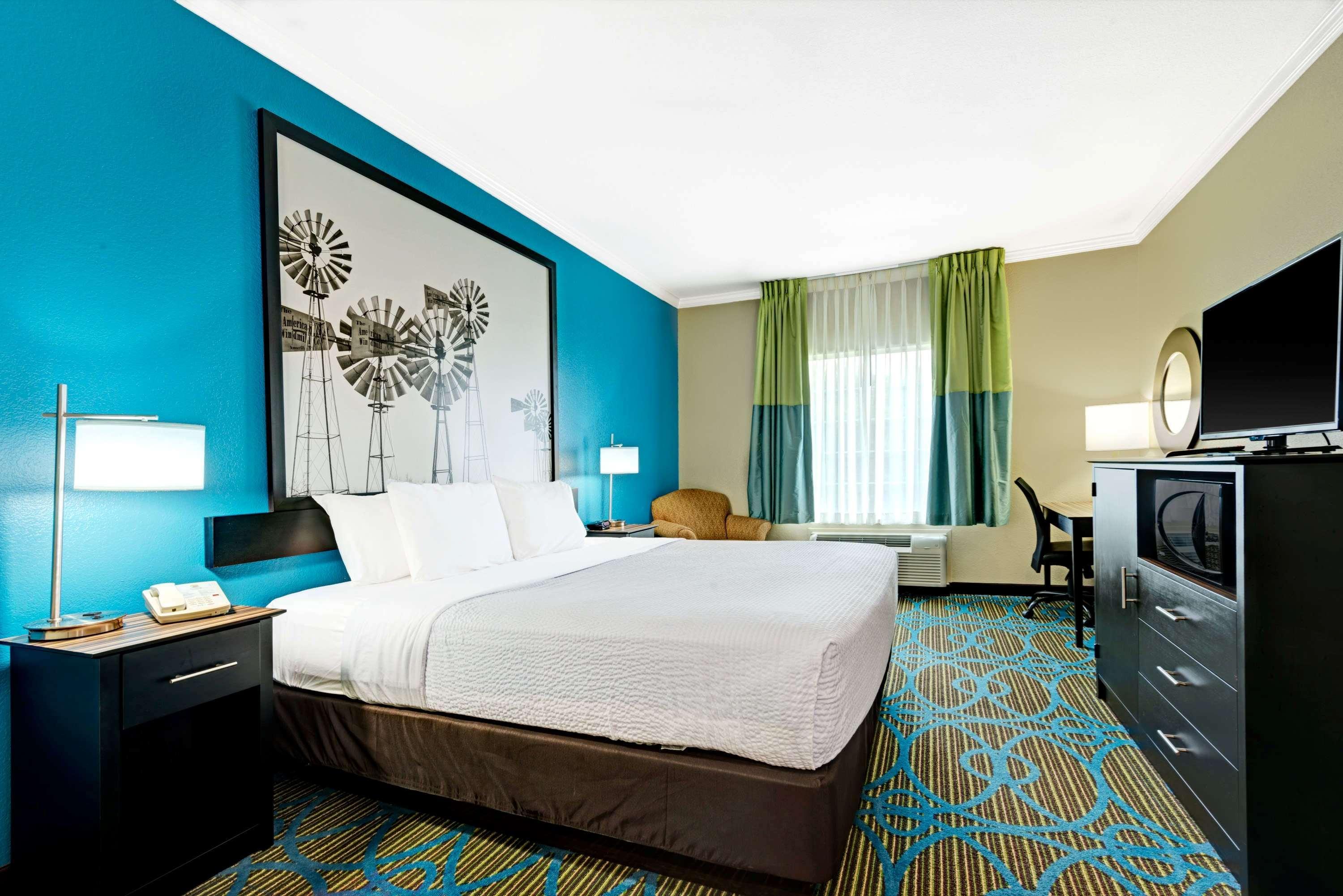 Super 8 By Wyndham San Antonio/Alamodome Area Hotel Екстериор снимка