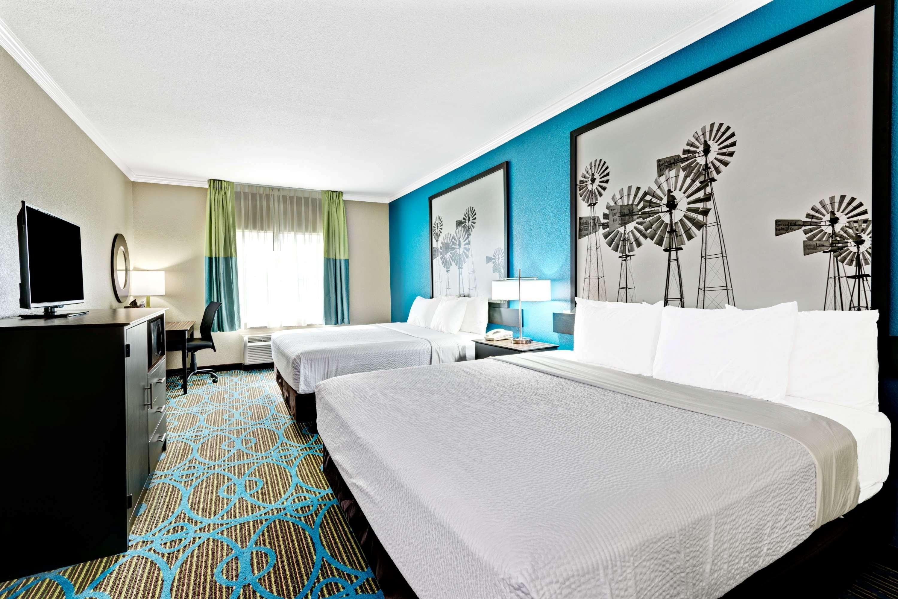 Super 8 By Wyndham San Antonio/Alamodome Area Hotel Екстериор снимка