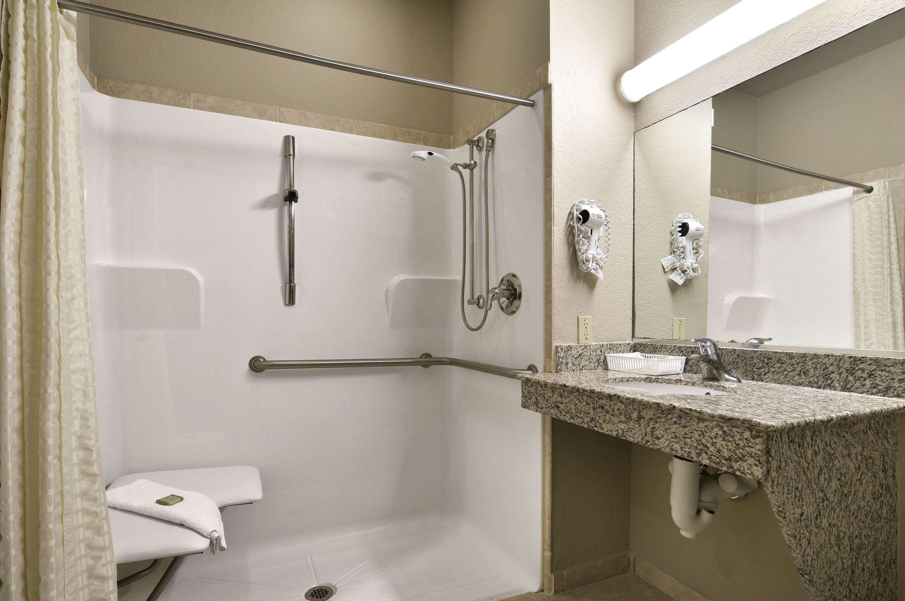 Super 8 By Wyndham San Antonio/Alamodome Area Hotel Екстериор снимка