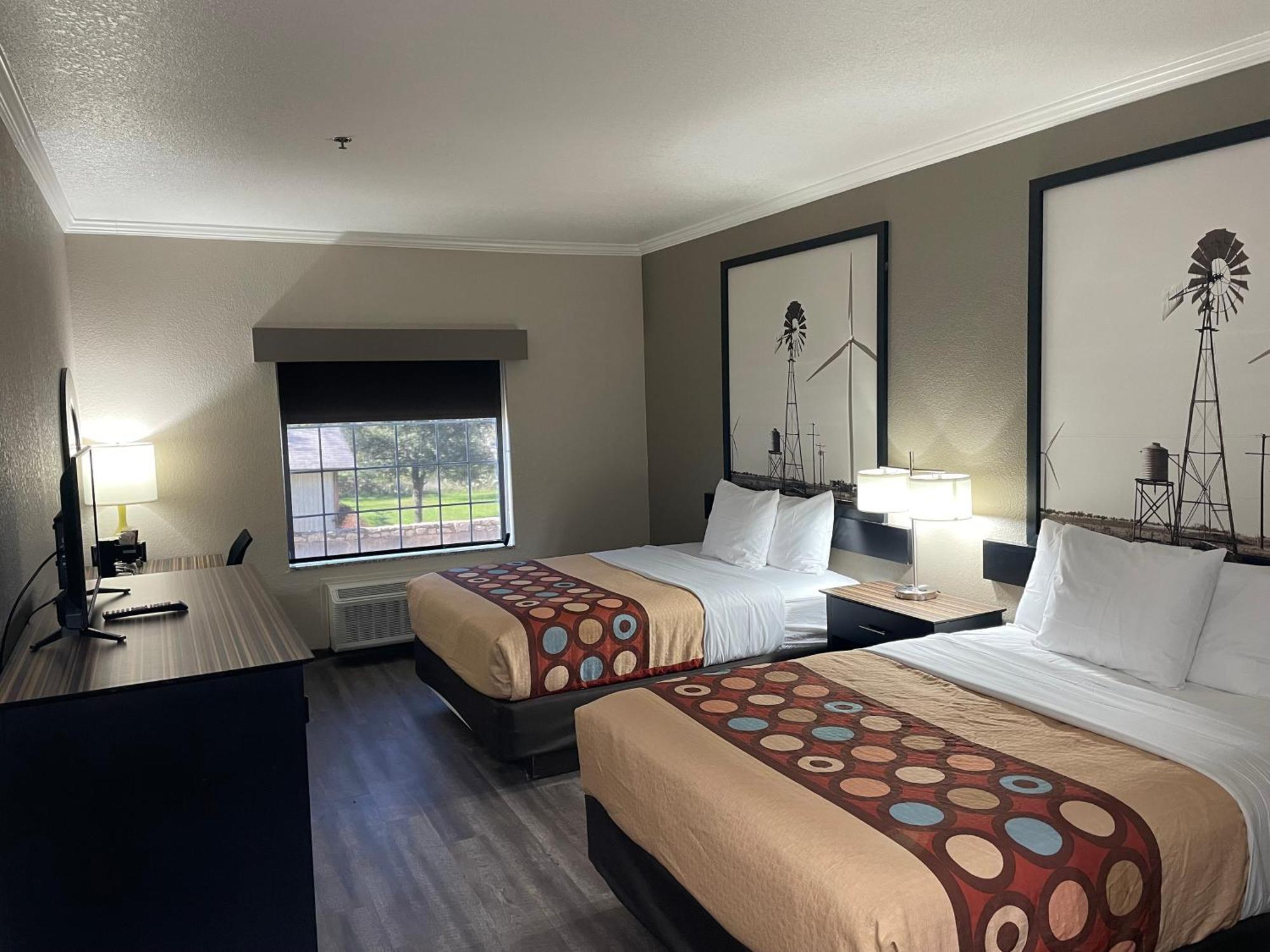 Super 8 By Wyndham San Antonio/Alamodome Area Hotel Екстериор снимка