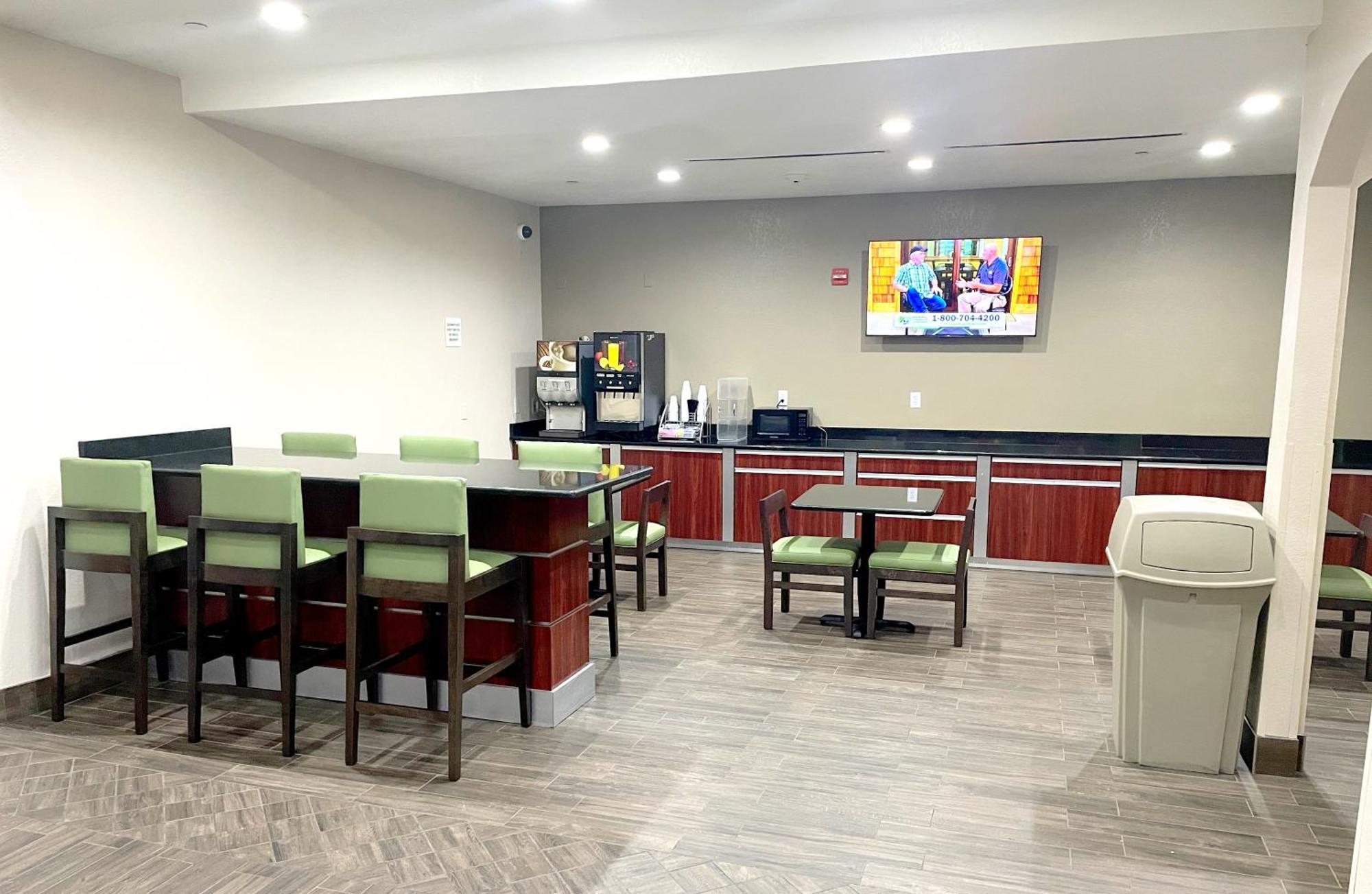 Super 8 By Wyndham San Antonio/Alamodome Area Hotel Екстериор снимка