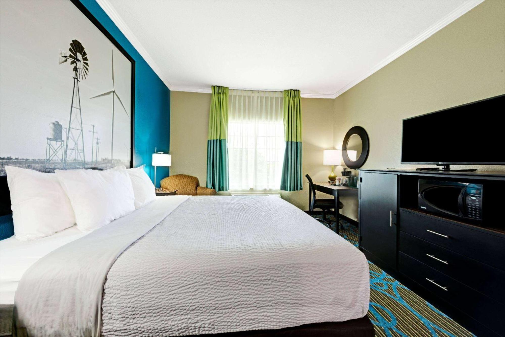 Super 8 By Wyndham San Antonio/Alamodome Area Hotel Екстериор снимка
